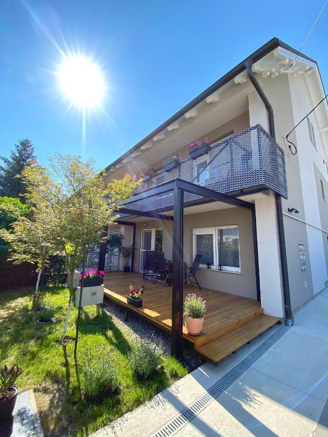 Maxim Apartments 하르카니 외부 사진